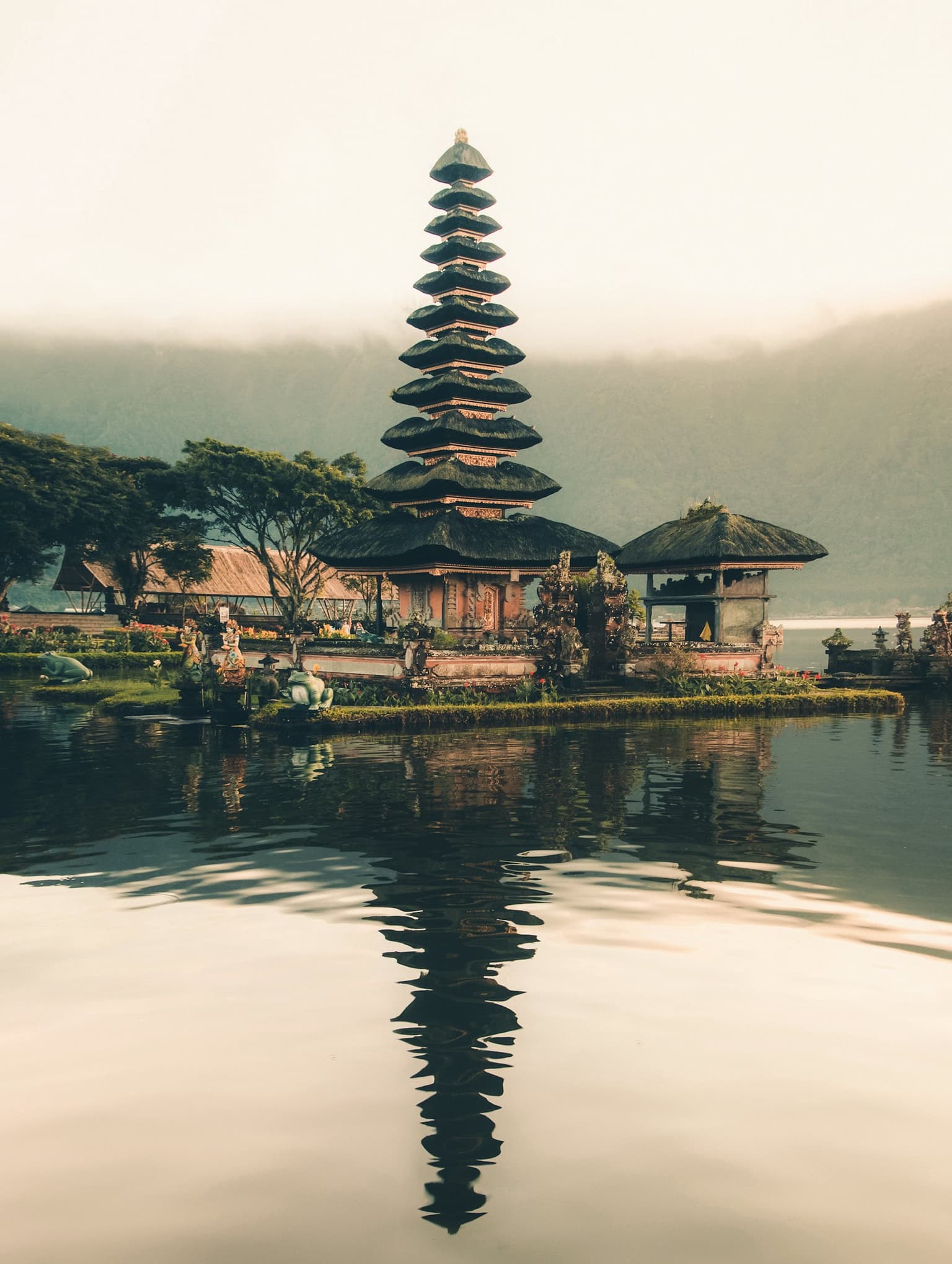 Pura Ulun Danu Beratan reflected in the lake at dawn